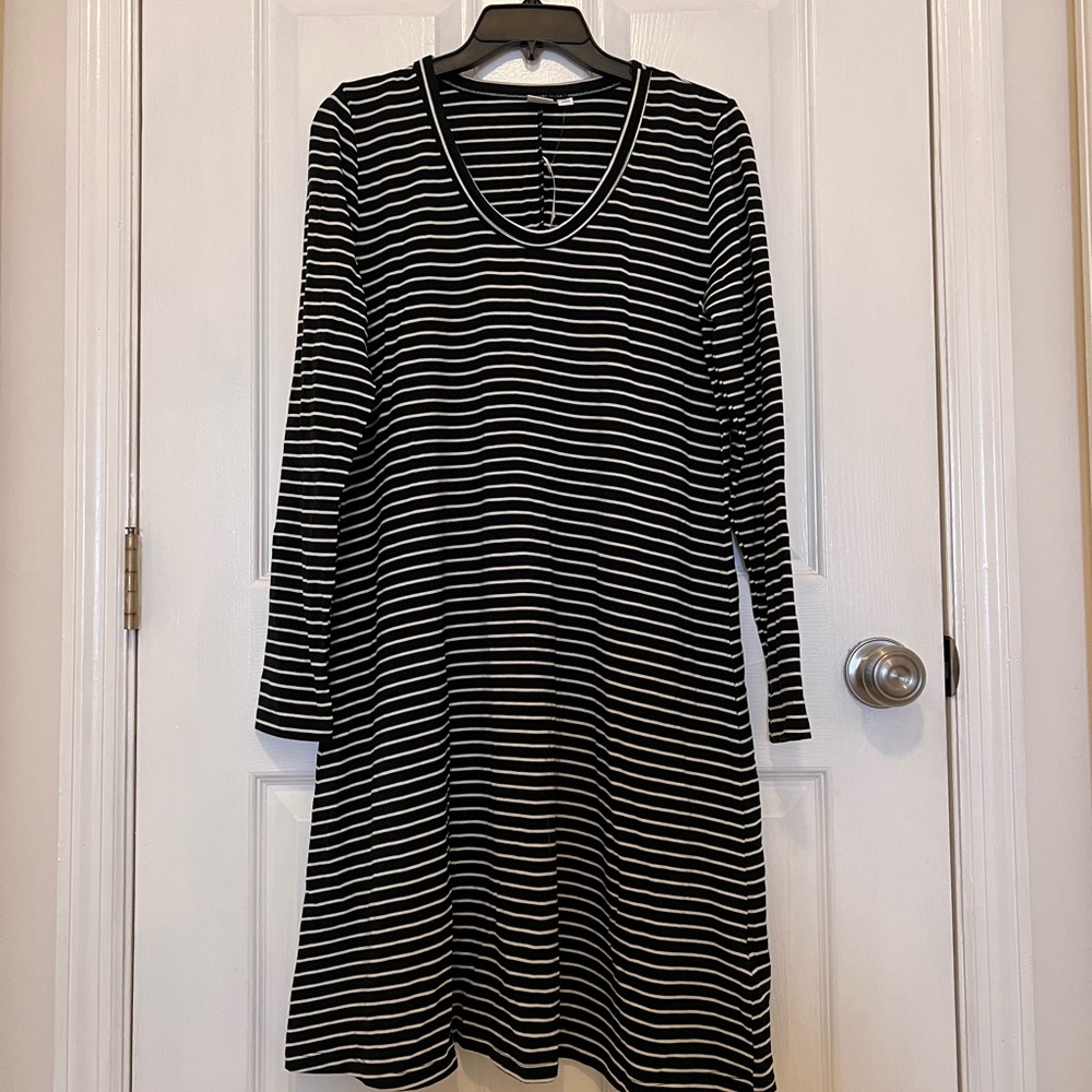 NWT Gap long sleeve swing dress; medium; black & creamy white stripe